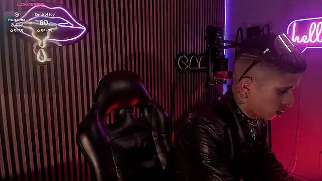 Snapshot of Maximoking26 chatting on March 29, 2026, 2:13 am Maximoking26 online show from March 29, 2026, 2:13 am