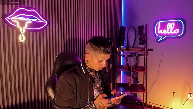 Snapshot of Maximoking26 chatting on March 17, 2026, 4:48 am Maximoking26 online show from March 17, 2026, 4:48 am