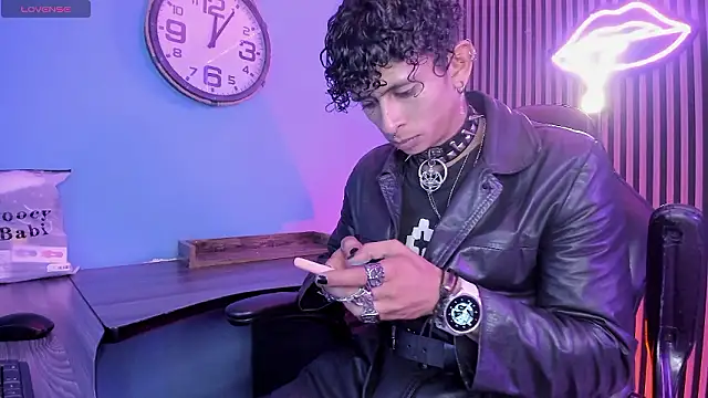 Snapshot of Maximoking26 chatting on March 13, 2026, 3:33 am Maximoking26 online show from March 13, 2026, 3:33 am