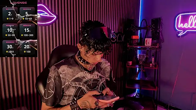 Snapshot of Maximoking26 chatting on April 5, 2026, 1:12 am Maximoking26 online show from April 5, 2026, 1:12 am