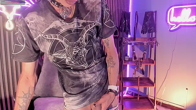 Snapshot of Maximoking26 chatting on March 18, 2026, 1:42 am Maximoking26 online show from March 18, 2026, 1:42 am