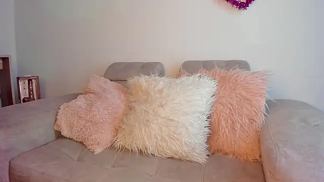 Snapshot of Tylla__ chatting on February 24, 2026, 5:08 am Tylla online show from February 24, 2026, 5:08 am