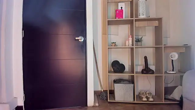 Snapshot of Tylla__ chatting on March 7, 2026, 5:25 am Tylla online show from March 7, 2026, 5:25 am