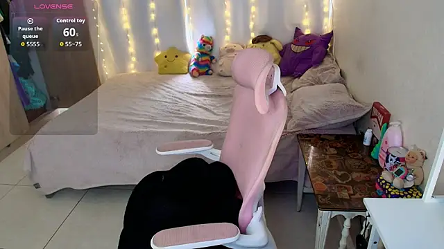 Snapshot of maliciaXpoison chatting on April 5, 2026, 8:59 pm maliciaXpoison online show from April 5, 2026, 8:59 pm