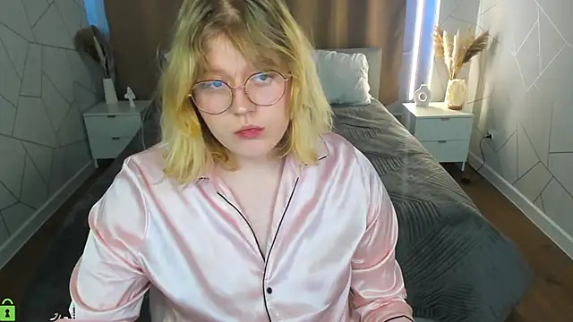 Snapshot of luna_c0ra chatting on April 9, 2026, 1:07 am luna c0ra online show from April 9, 2026, 1:07 am