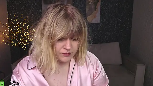 Snapshot of luna_c0ra chatting on March 22, 2026, 1:09 am luna c0ra online show from March 22, 2026, 1:09 am