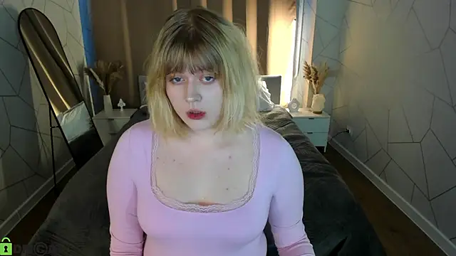 Snapshot of luna_c0ra chatting on March 4, 2026, 1:02 am luna c0ra online show from March 4, 2026, 1:02 am