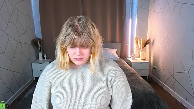 Snapshot of luna_c0ra chatting on April 8, 2026, 1:07 am luna c0ra online show from April 8, 2026, 1:07 am