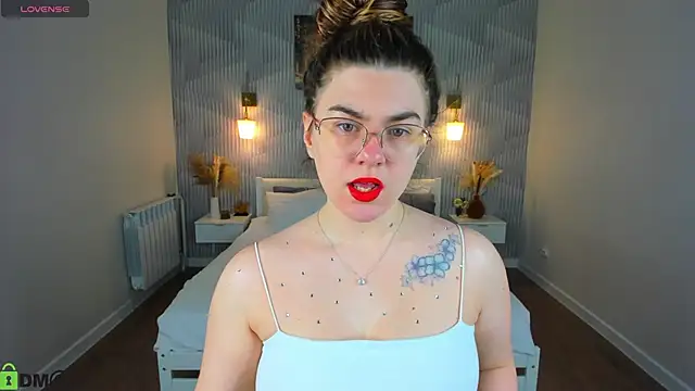 zoe j0y online show from March 13, 2026, 2:49 am