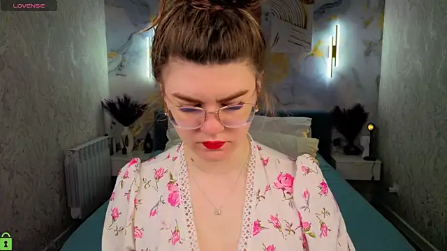 zoe j0y online show from April 1, 2026, 2:13 am