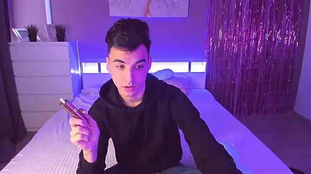 Snapshot of Slendy_Knox chatting on February 17, 2026, 1:52 pm Slendy Knox online show from February 17, 2026, 1:52 pm