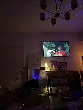 FrutillitaXX online show from April 5, 2026, 8:10 am