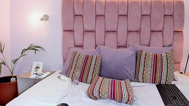 Snapshot of cloerosee1 chatting on April 7, 2026, 5:15 pm cloerosee1 online show from April 7, 2026, 5:15 pm