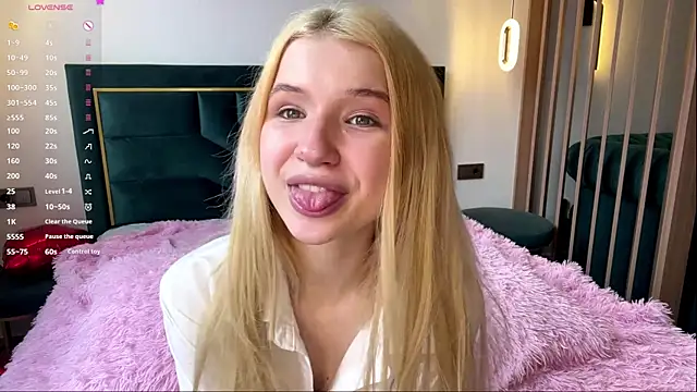 Snapshot of PrincessSwelgart chatting on March 31, 2026, 1:35 pm PrincessSwelgart online show from March 31, 2026, 1:35 pm