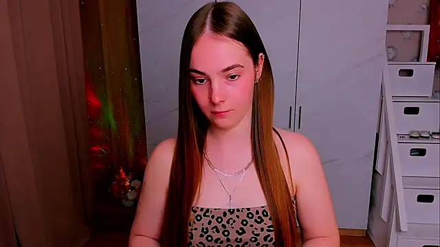 Maddy Wood  online show from April 28, 2026, 4:33 pm