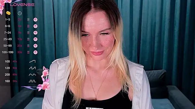 AshleyySchwartz online show from April 1, 2026, 3:42 pm