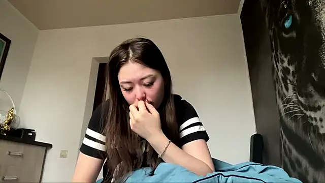 Snapshot of AudieGravely chatting on April 8, 2026, 2:35 am AudieGravely online show from April 8, 2026, 2:35 am