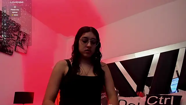 Mia Iron online show from May 14, 2026, 1:19 pm