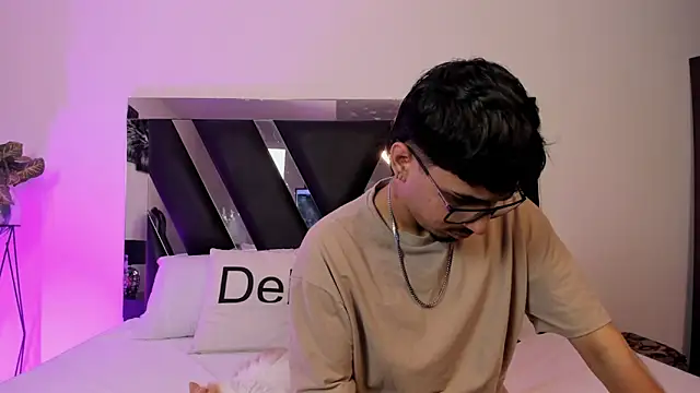 Snapshot of Mia_Iron chatting on April 4, 2026, 12:12 pm Mia Iron online show from April 4, 2026, 12:12 pm