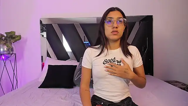 Snapshot of Mia_Iron chatting on March 20, 2026, 12:28 pm Mia Iron online show from March 20, 2026, 12:28 pm