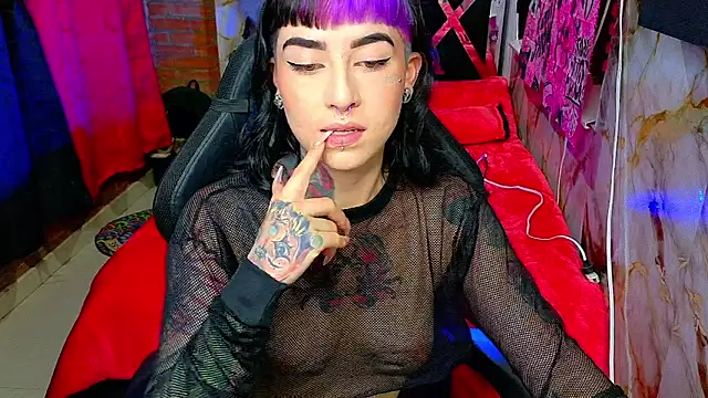 Snapshot of nova_kitttyy chatting on April 6, 2026, 1:01 am nova kitttyy online show from April 6, 2026, 1:01 am