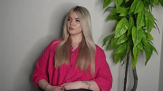 ScarletBohl online show from February 20, 2026, 6:26 am