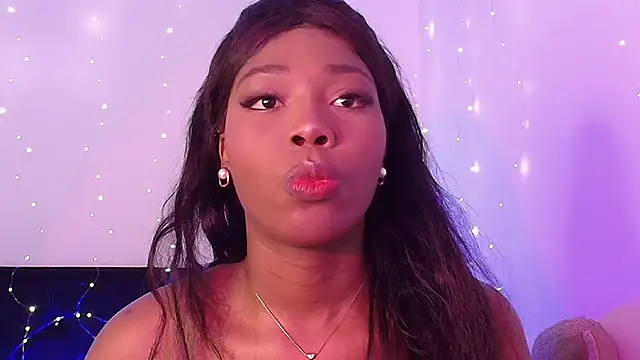 Snapshot of Lunaruiz chatting on March 5, 2026, 8:38 pm Lunaruiz online show from March 5, 2026, 8:38 pm