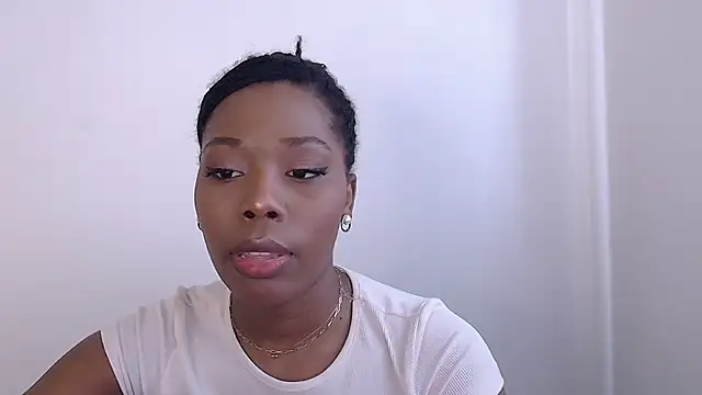 Snapshot of Lunaruiz chatting on April 16, 2026, 5:03 pm Lunaruiz online show from April 16, 2026, 5:03 pm