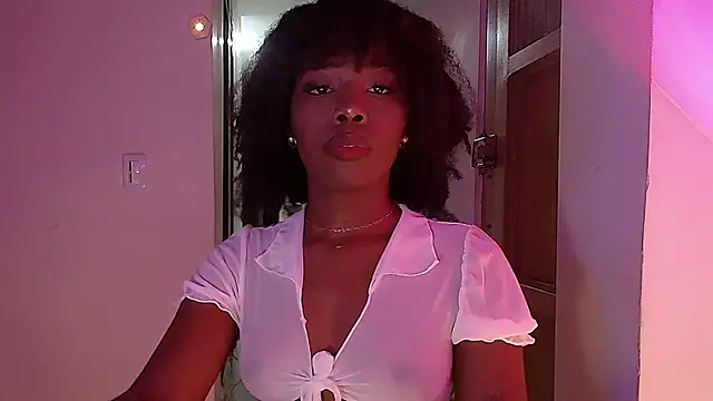 Snapshot of Lunaruiz chatting on March 21, 2026, 12:12 am Lunaruiz online show from March 21, 2026, 12:12 am