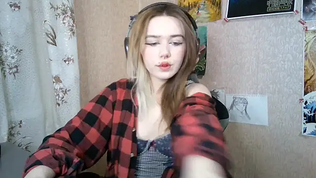 MilaTyan online show from April 21, 2026, 5:19 pm