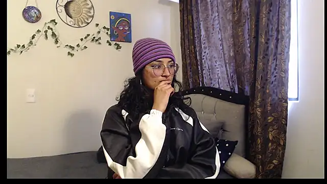 Lili  Clan online show from June 21, 2026, 10:26 pm