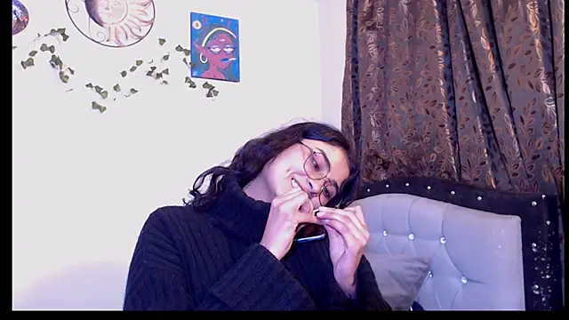 Lili  Clan online show from June 17, 2026, 3:17 am