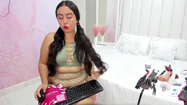 hillary bigbutt online show from February 17, 2026, 4:21 am