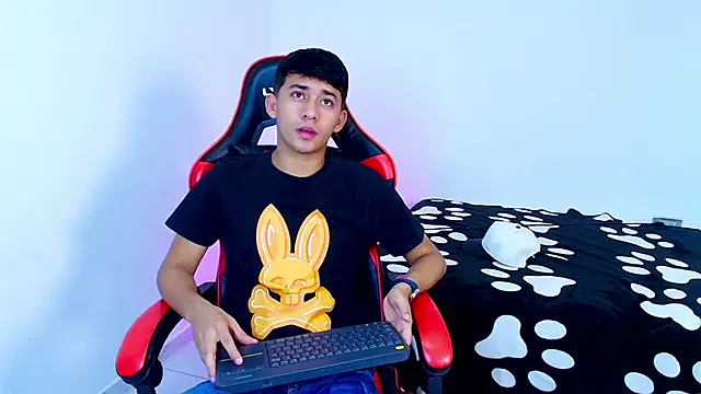 Sam hotxx online show from February 18, 2026, 7:10 pm