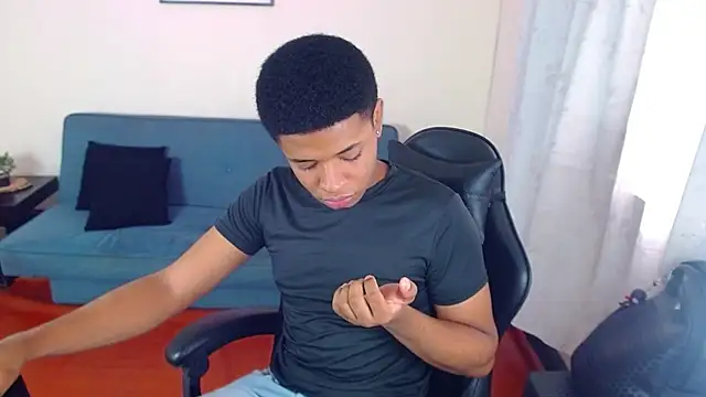 Snapshot of liiam3 chatting on March 27, 2026, 9:05 pm liiam3 online show from March 27, 2026, 9:05 pm