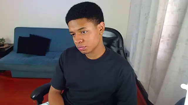 Snapshot of liiam3 chatting on April 1, 2026, 9:23 pm liiam3 online show from April 1, 2026, 9:23 pm