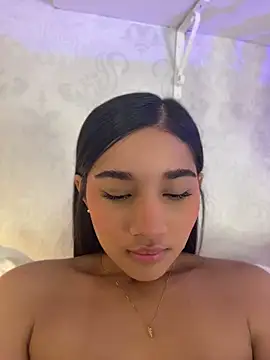 AlessiaVallmont online show from July 21, 2026, 11:17 pm