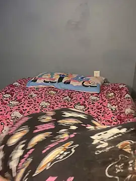 strwbrrymilk online show from April 18, 2026, 12:35 am