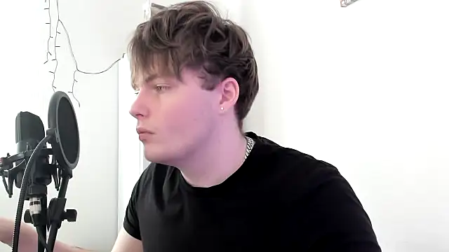  hetero online show from February 25, 2026, 12:27 pm