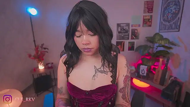 violette clerk1  online show from April 5, 2026, 9:32 pm