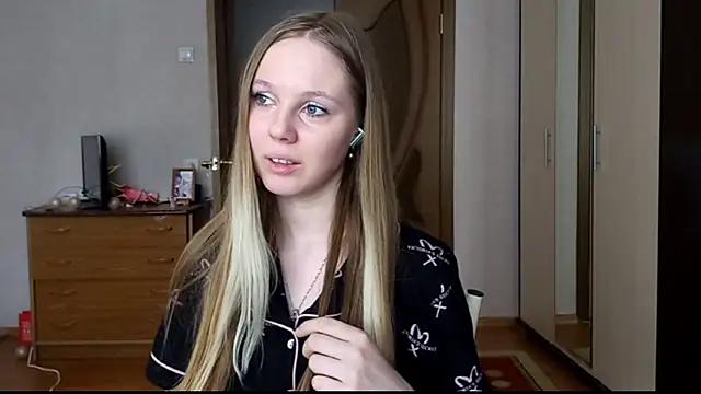 Snapshot of VictoriaDeese chatting on February 22, 2026, 4:37 am VictoriaDeese online show from February 22, 2026, 4:37 am