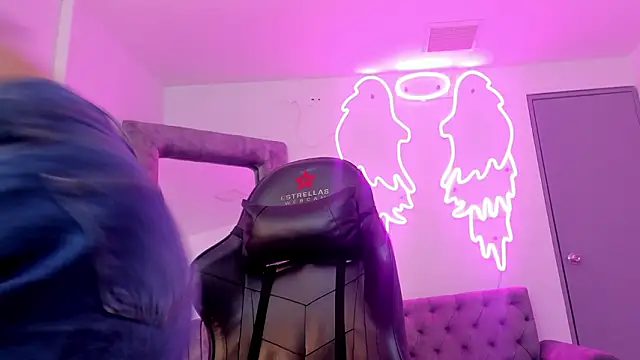 Evelin  thompsson online show from March 20, 2026, 3:18 am