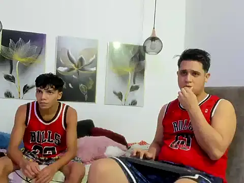 Snapshot of TheNewRedGroup chatting on February 18, 2026, 5:49 am TheNewRedGroup online show from February 18, 2026, 5:49 am