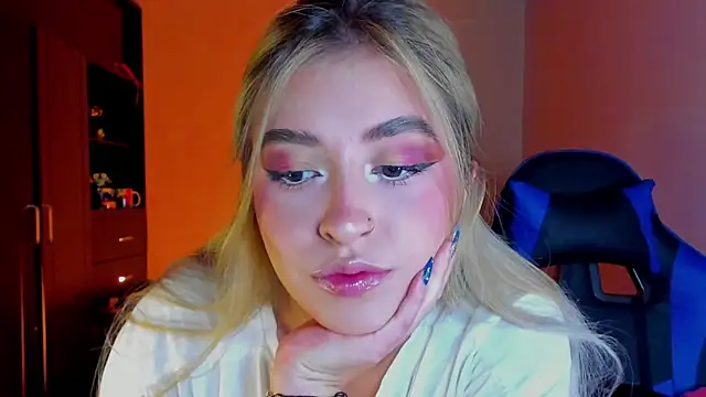 saradiazxxx online show from March 31, 2026, 5:53 am