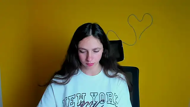 KissMeJulia online show from May 10, 2026, 11:03 am