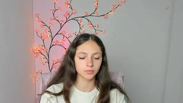 KissMeJulia online show from July 4, 2026, 5:36 am