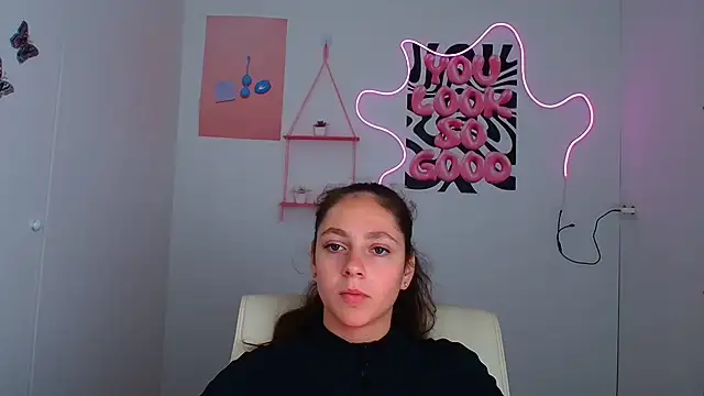 KissMeJulia online show from July 7, 2026, 6:58 am
