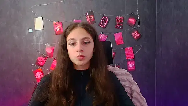 KissMeJulia online show from July 24, 2026, 5:47 am