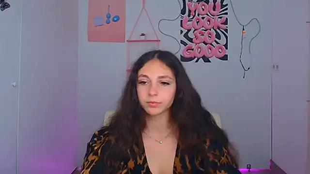 KissMeJulia online show from July 20, 2026, 5:37 am