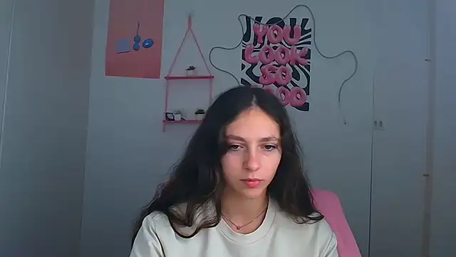 KissMeJulia online show from July 5, 2026, 5:25 am